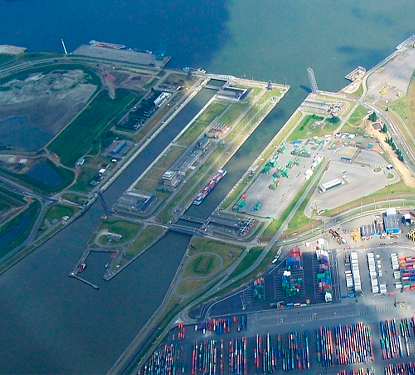 Port of Antwerp: Berendrecht Lock (right) en Zandvliet Lock (left)